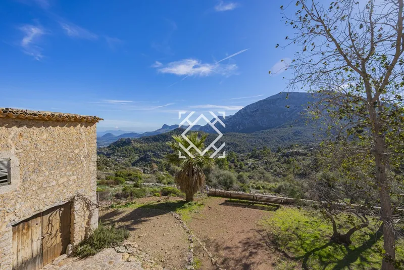 Exclusive country estate with an elegant residence and spectacular sea and mountain views for sale in Escorca, Mallorca. — photo 4