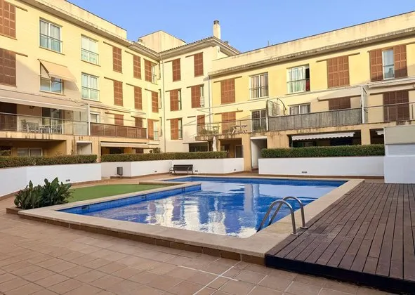 Flat / apartment in Campos — photo 1