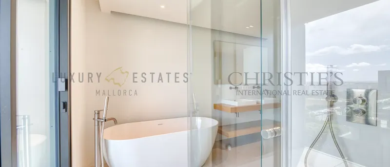 Luxurious new-build penthouse in Palma with roof terrace and panoramic views — photo 10