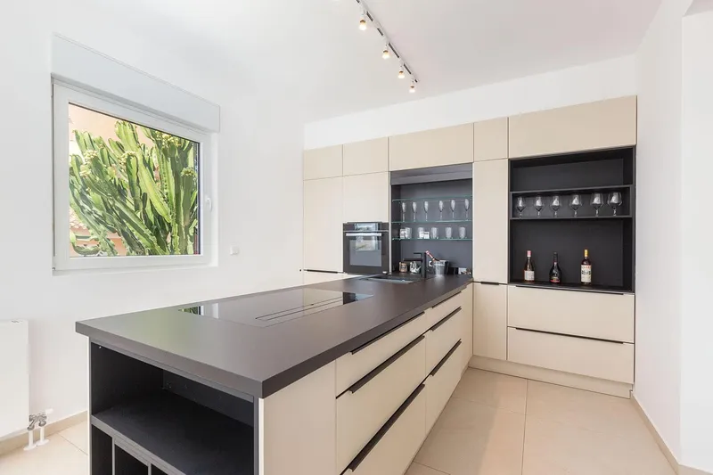 Renovated luxury villa in quiet location near the beach — photo 7