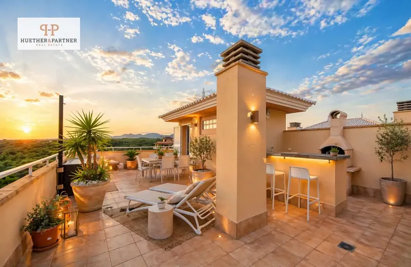 Penthouse in Cales de Mallorca: this exclusive penthouse located on the coveted east coast of Mallorca combines luxurious comfort, high-quality equipment — photo 1