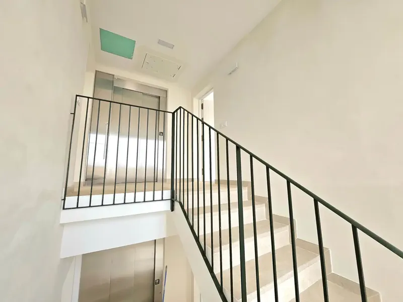 Penthouse for sale with 2 bedrooms, 2 bathrooms, furnished kitchen, laundry room, large living room, balcony and a 55 m² rooftop terrace. Includes parking space — photo 11