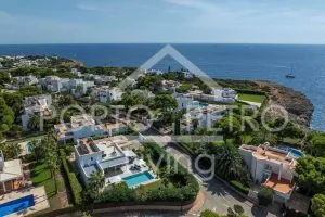 Ref. PRO242 – Elegant villa with spacious open-plan living areas, high-end finishes and large saltwater pool in an exclusive location in Porto Petro, Punta d’es Port — photo 3