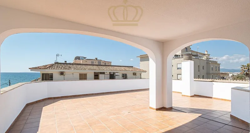 Multi-family house in Ciudad Jardin on the beach - Investment — photo 2