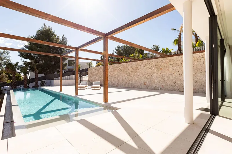 Elegant designer villa in a residential location — photo 2