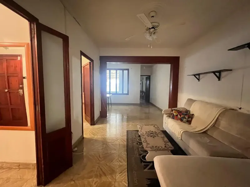 If you are looking for a spacious, independent house with its own parking in the city center, this property may be just what you need. — photo 12
