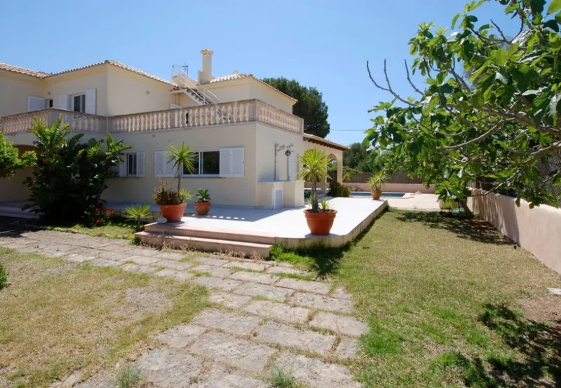 Villa in a quiet street in Cala Llombards with beautiful views to the sea — photo 2