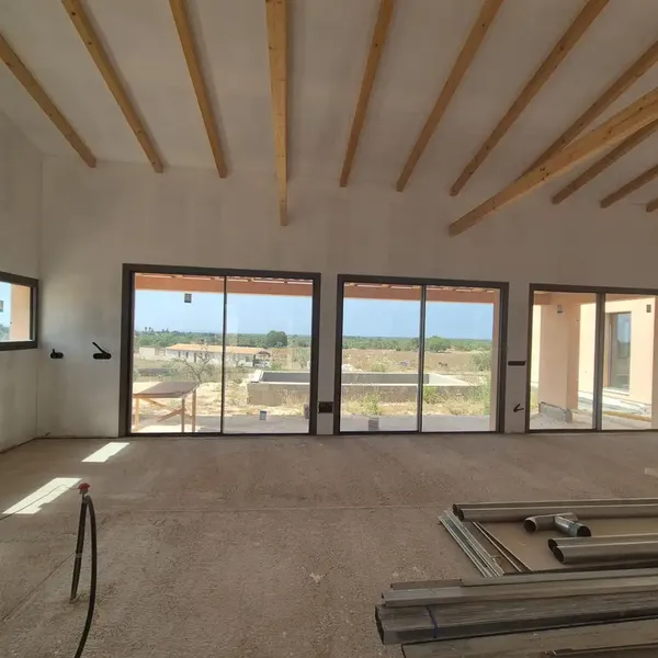 This rustic finca still pending completion, located on the outskirts of Llucmajor, has unobstructed views of the countryside, the land is — photo 3