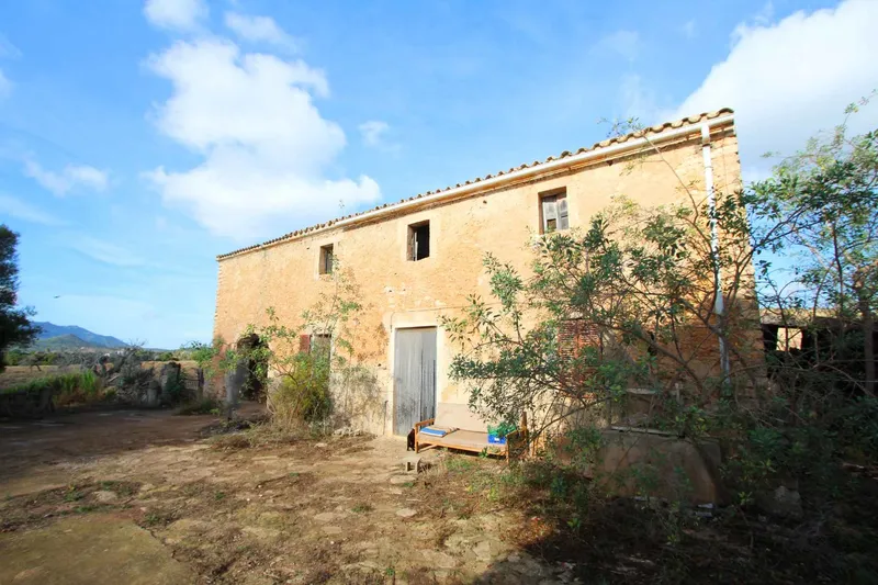 V582 – Renovation-required finca with sea views near Cala Murada — photo 3