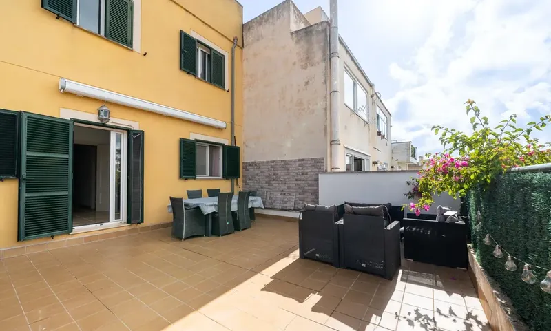 Fantastic first floor with large terrace — photo 6