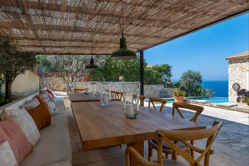Timeless sea-facing retreat elevated above Puerto Andratx with holiday rental license — photo 5
