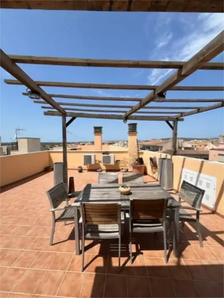 Bright 85 m2 penthouse with 3 bedrooms, 1 bathroom, separate kitchen, large living-dining room and spectacular 50 m2 terrace — photo 1