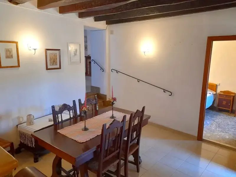 Located on a quiet street, just 5 minutes from the center of Pollença, this townhouse is a unique opportunity for those seeking a — photo 4