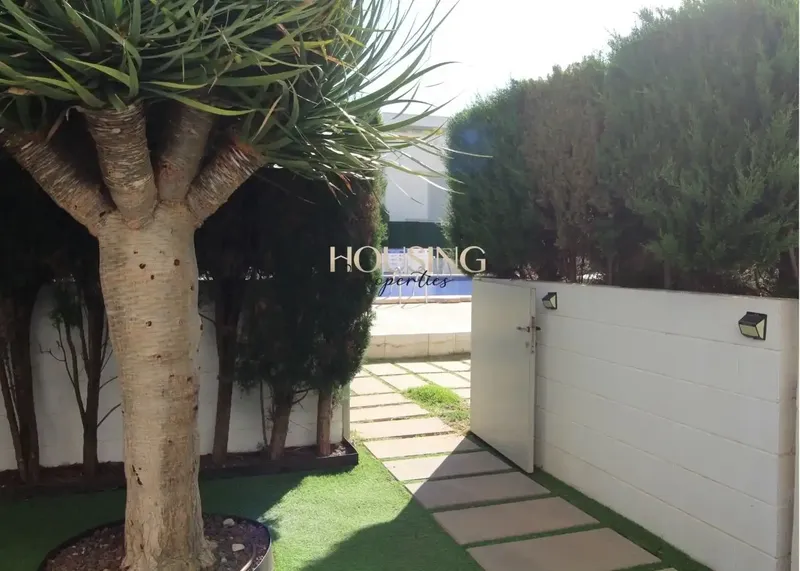PLANTA BAJA CON TERRAZA Y JARDIN EN RESIDENCIAL CON PISCINAS — photo 5