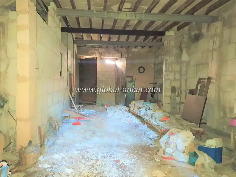 House to renovate in Felanitx, located in the Can Moix area on Ps. Ramón Llull, with a plot area according to the cadastre of 398m2, with — photo 10