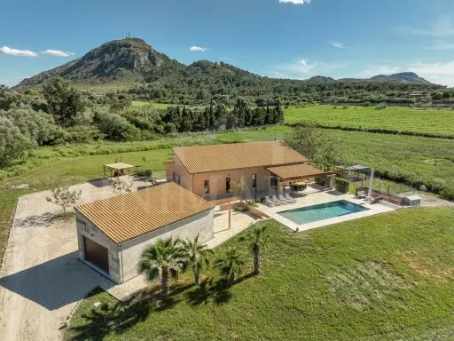 Spectacular bioclimatic rustic estate with two dwellings and pool in Alcúdia — photo 1