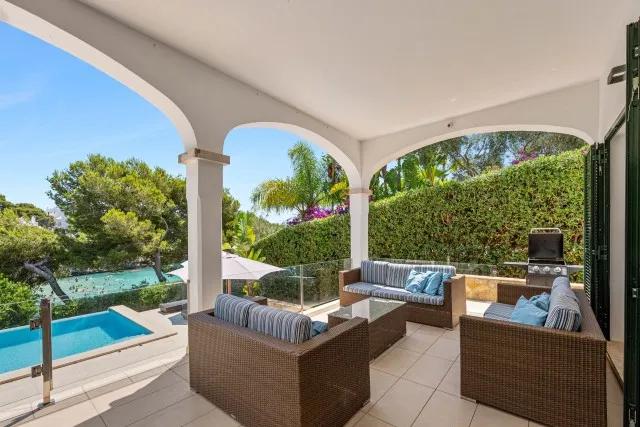 Frontline beach villa with sea views for sale in Cala d'Or, Southeast Mallorca — photo 3