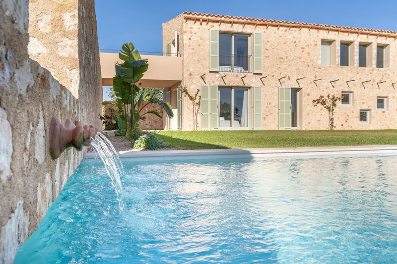 New build finca with modern living concept and Mediterranean facade in Calonge — photo 2