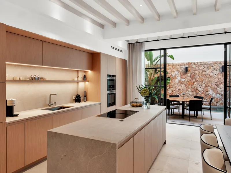 Restored townhouse with patio and roof terrace in Santa Catalina — photo 4