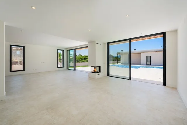 Modern luxury villa for sale close to the beach in Puerto Pollensa, Mallorca — photo 9