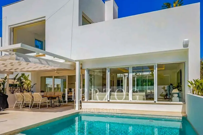 Stylish city villa with sea views and exceptional living quality — photo 1