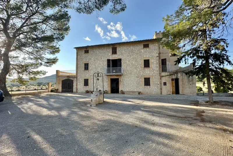 Old Mallorcan finca with large plot in Establiments — photo 1