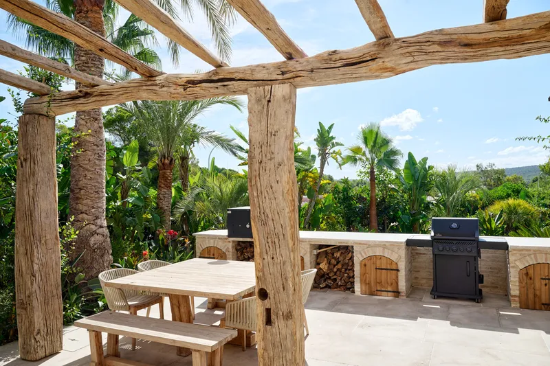 Exclusive Mediterranean family villa with tropical garden - Marcel Remus Real Estate — photo 7
