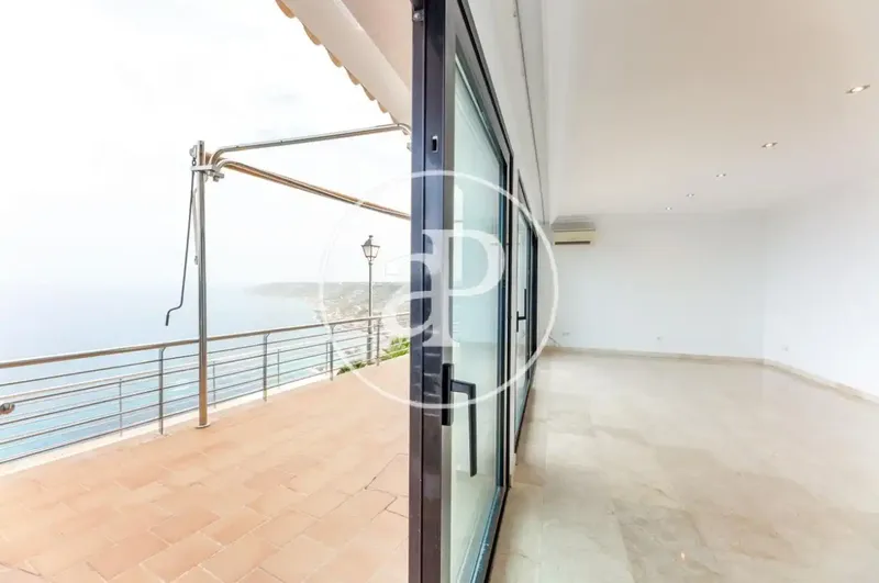 Semi-detached unfurnished villa with sea views, garden and terrace in Bahía Azul — photo 8