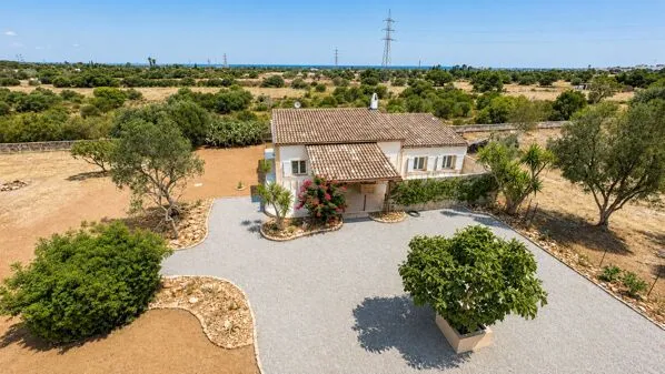 Renovated finca with a large garden and plenty of privacy for sale in Llucmajor — photo 1