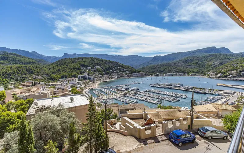 This well-kept and spacious villa in Puerto de Sóller, exclusively for sale with us, offers fantastic views of the Sierra de Tramuntana — photo 3
