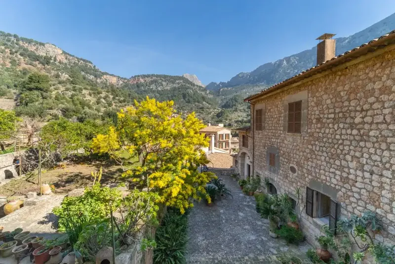Historic property for sale in the heart of Fornalutx with beautiful views of the Sierra de Tramuntana — photo 3