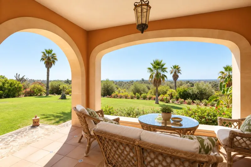 Spacious and bright Mediterranean-style country house, featuring pleasant terraces, [...] — photo 9