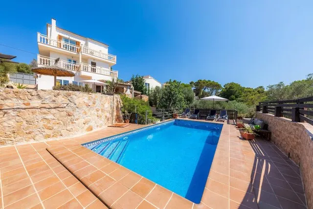 Ready to move in villa with holiday rental license for sale in Cala Figuera, Mallorca — photo 3