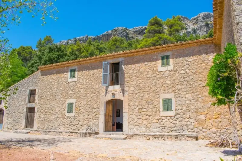 This is one of the few opportunities to buy an impressive and traditional finca and a piece of Mallorcan history to go with it. — photo 2