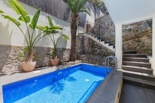Elegant town house with rental license for sale in Pollensa's historic Old Town, North Mallorca — photo 12