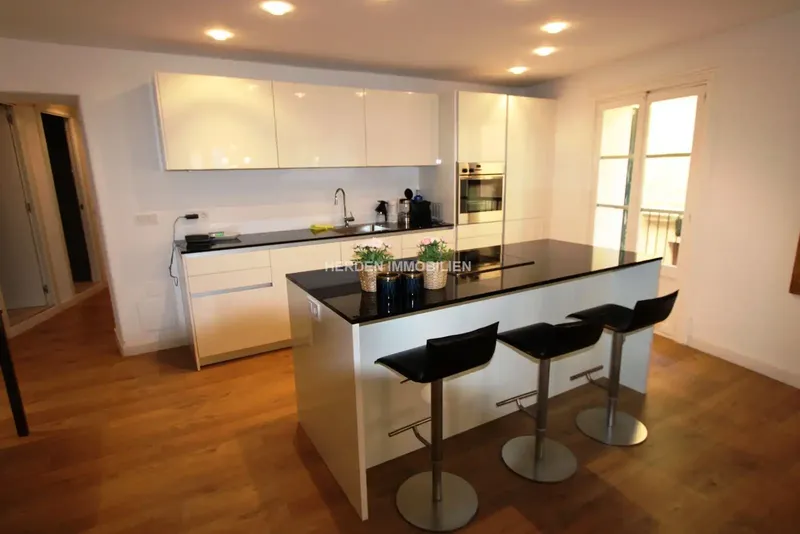 Herden Immobilien Mallorca exclusively sells a beautiful, bright and spacious apartment in the old town, directly at La Lonja in a prime location — photo 4