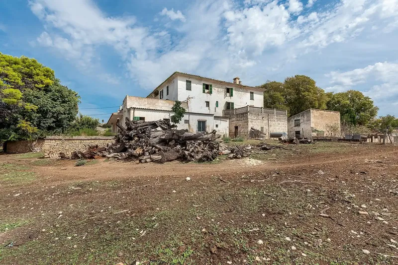Discover this hidden gem in Campanet: a spectacular rustic estate offering a world of possibilities, with a construction of 1,228 — photo 1