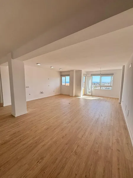 In the sought-after neighborhood of Son Espanyolet is this bright, fully renovated home. — photo 9