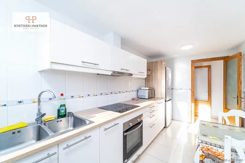 This modernized apartment impresses with its bright and cozy atmosphere. The spacious living room is equipped with a double-leaf balcony door — photo 7