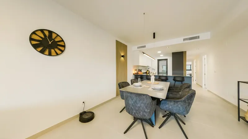 A few steps from the turquoise waters of the idyllic Font de Sa Cala bay, a ground-floor apartment combining modern design, comfort and Mediterranean quality of life awaits you. — photo 4