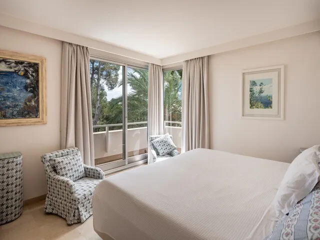 Coastal villa with direct sea access for sale in Sol de Mallorca, southwest Mallorca — photo 11