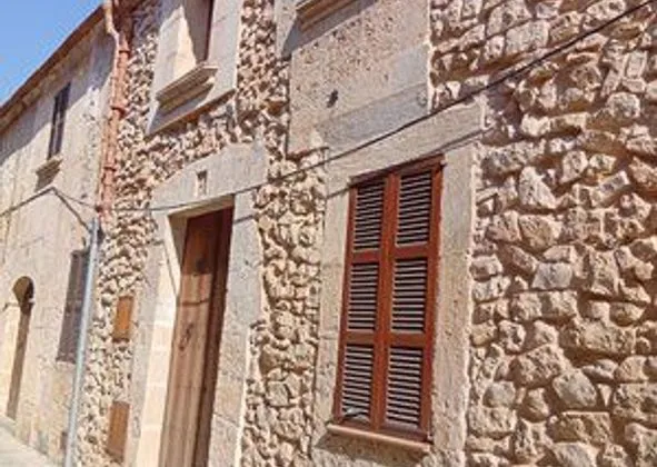 Terraced house in Calle de Ses Parres, Petra — photo 1
