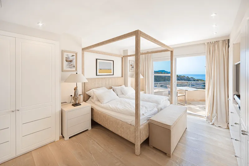 Penthouse with sea views in Cala Moragues, Puerto de Andratx. — photo 8