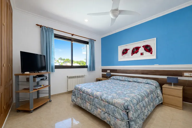 Beautiful family villa near Port Adriano in El Toro — photo 10
