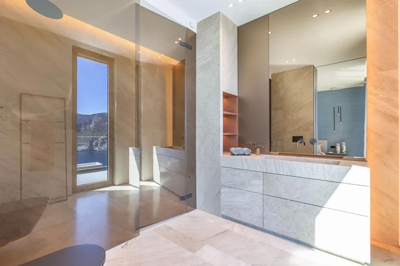 Cala Marmacén: Light-flooded luxury villa of the highest class — photo 11