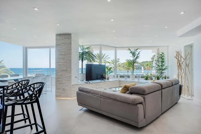Modern apartment right on Magaluf beach — photo 12