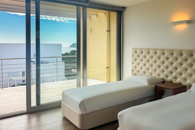 Exclusive townhouse in Es Pelats – terrace, jacuzzi, pool and breathtaking sea views — photo 12