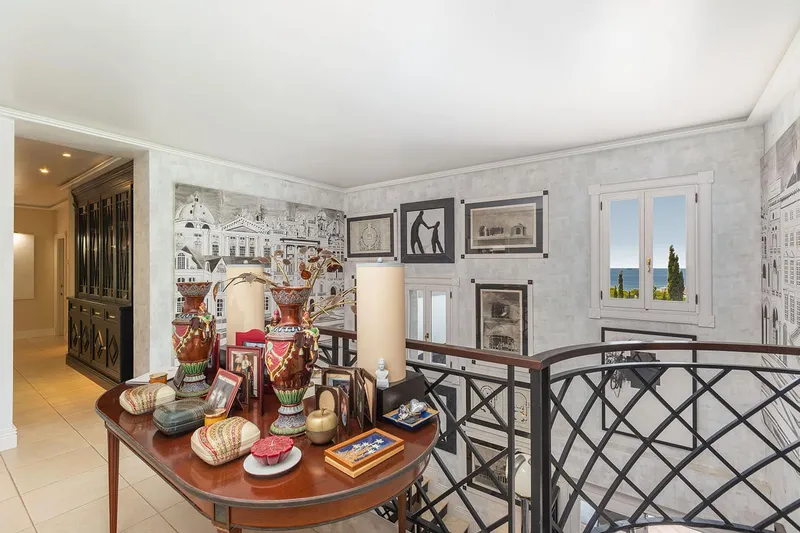Luxurious estate with breathtaking views — photo 10