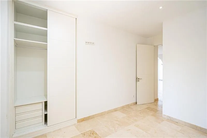 Ground floor flat with a terrace and garden, right on the beachfront with panoramic sea views — photo 6