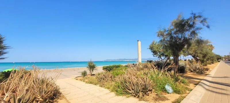 Three-bedroom apartment with large balcony just 100 meters from the beach — photo 3